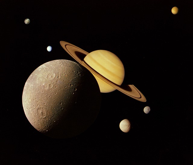 土星の衛星には水も生命も存在する！？どんな星がある？？